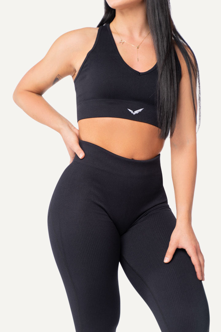 Veleur Cord Set für Damen, aus Cordstoff, High-Waisted Design mit gesticktem Logo, schmeichelhaft für Training und Freizeit.