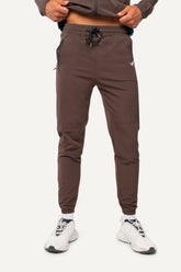 Veleur All Day Tracksuit für Herren, bequemer Trainingsanzug mit elastischem Bund und Zipp-Tasche, ideal für Outdoor-Aktivitäten und vielseitige Tagesprogramme.