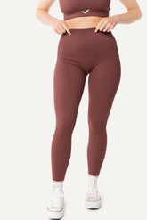 Veleur Cord Set für Damen, aus Cordstoff, High-Waisted Design mit gesticktem Logo, schmeichelhaft für Training und Freizeit.