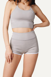 Veleur Cozy Set, High-Waisted Shorts, Top mit verstellbaren, am Rücken gekreuzten Trägern, blickdichtes Material, Sommer-Set für Fitnessstudio, Outdoor und Zuhause