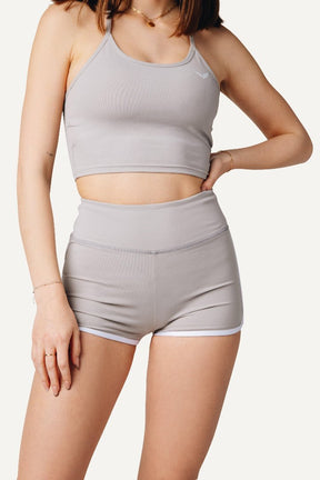 Veleur Cozy Set, High-Waisted Shorts, Top mit verstellbaren, am Rücken gekreuzten Trägern, blickdichtes Material, Sommer-Set für Fitnessstudio, Outdoor und Zuhause