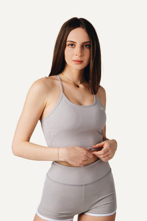 Veleur Cozy Set, High-Waisted Shorts, Top mit verstellbaren, am Rücken gekreuzten Trägern, blickdichtes Material, Sommer-Set für Fitnessstudio, Outdoor und Zuhause.